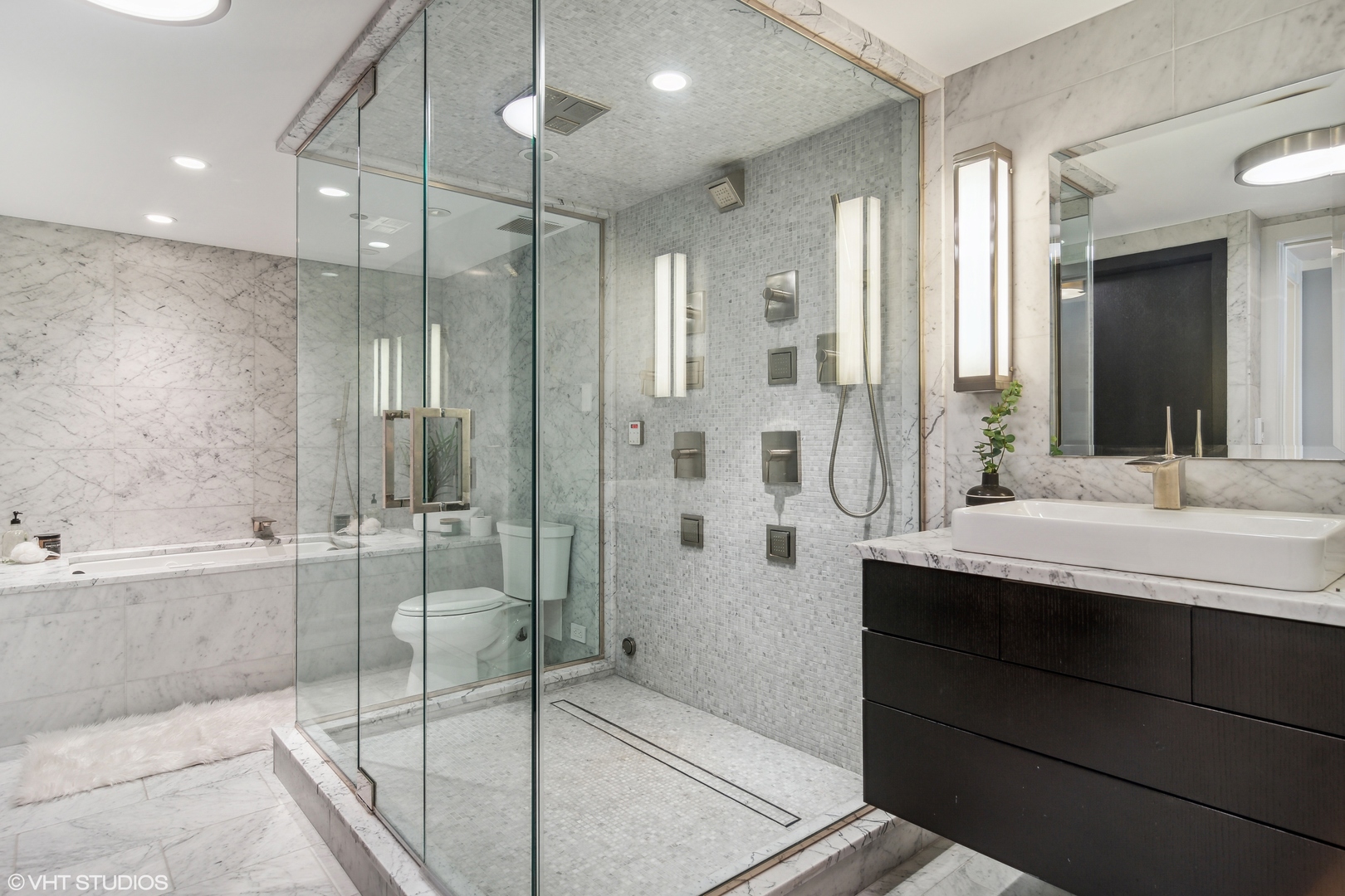 161 E CHICAGO Avenue Unit: 45FG