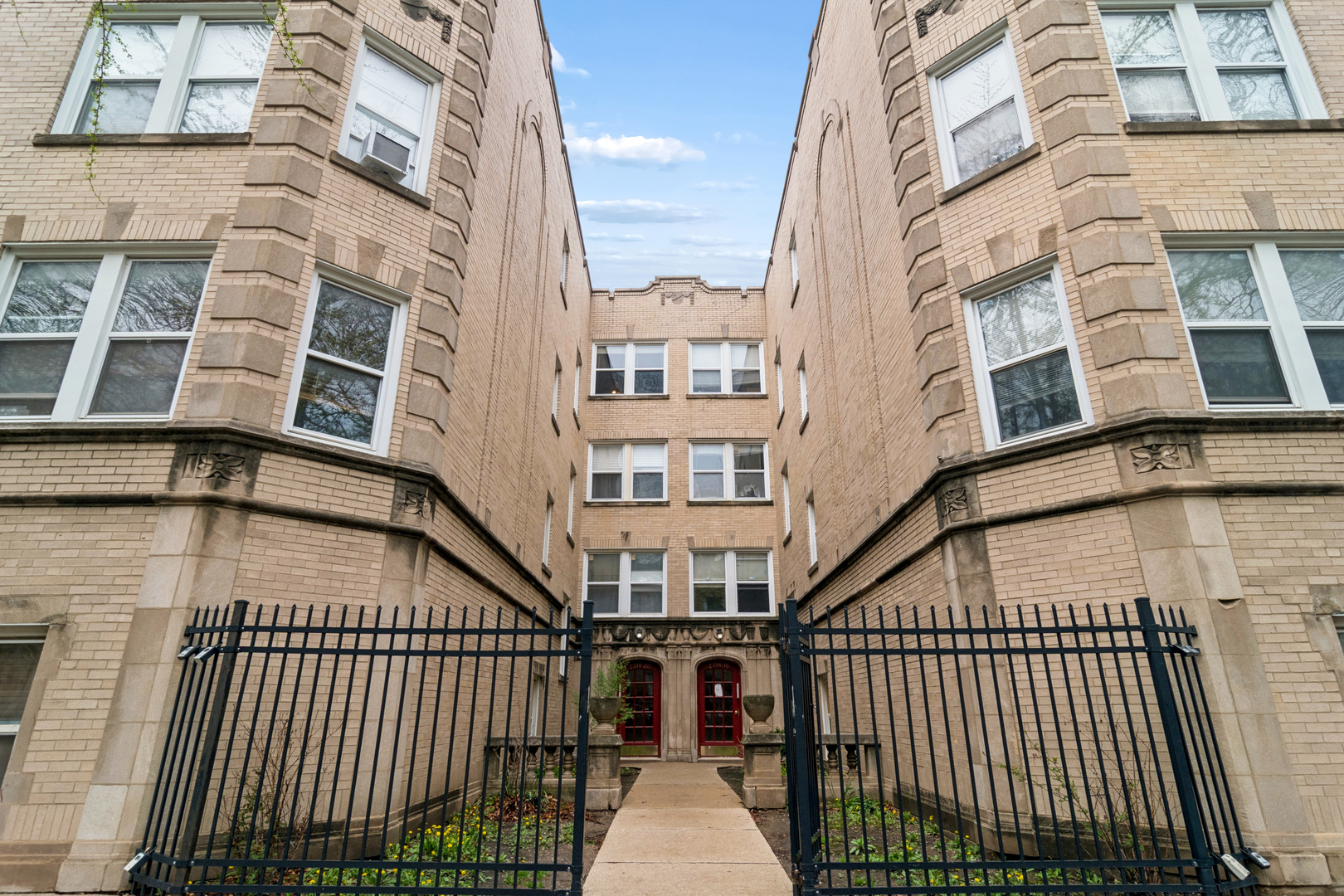 2320 W Rosemont Avenue Unit: 3