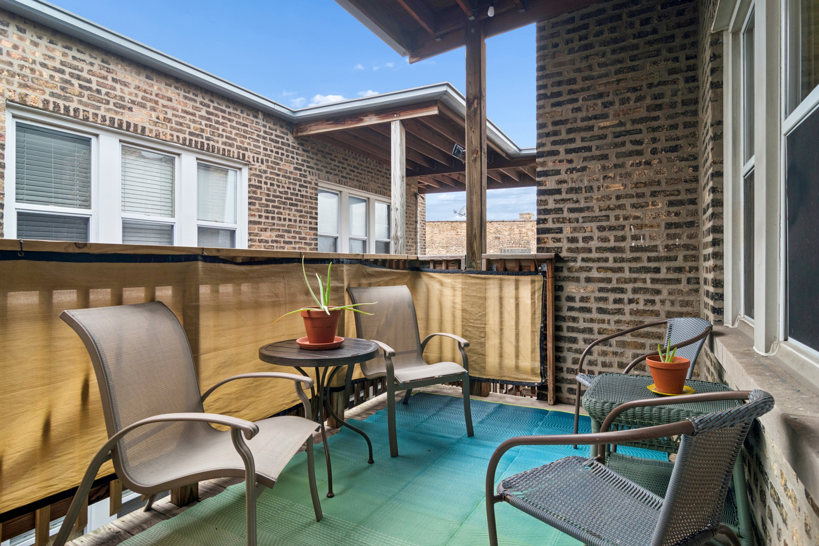 2320 W Rosemont Avenue Unit: 3
