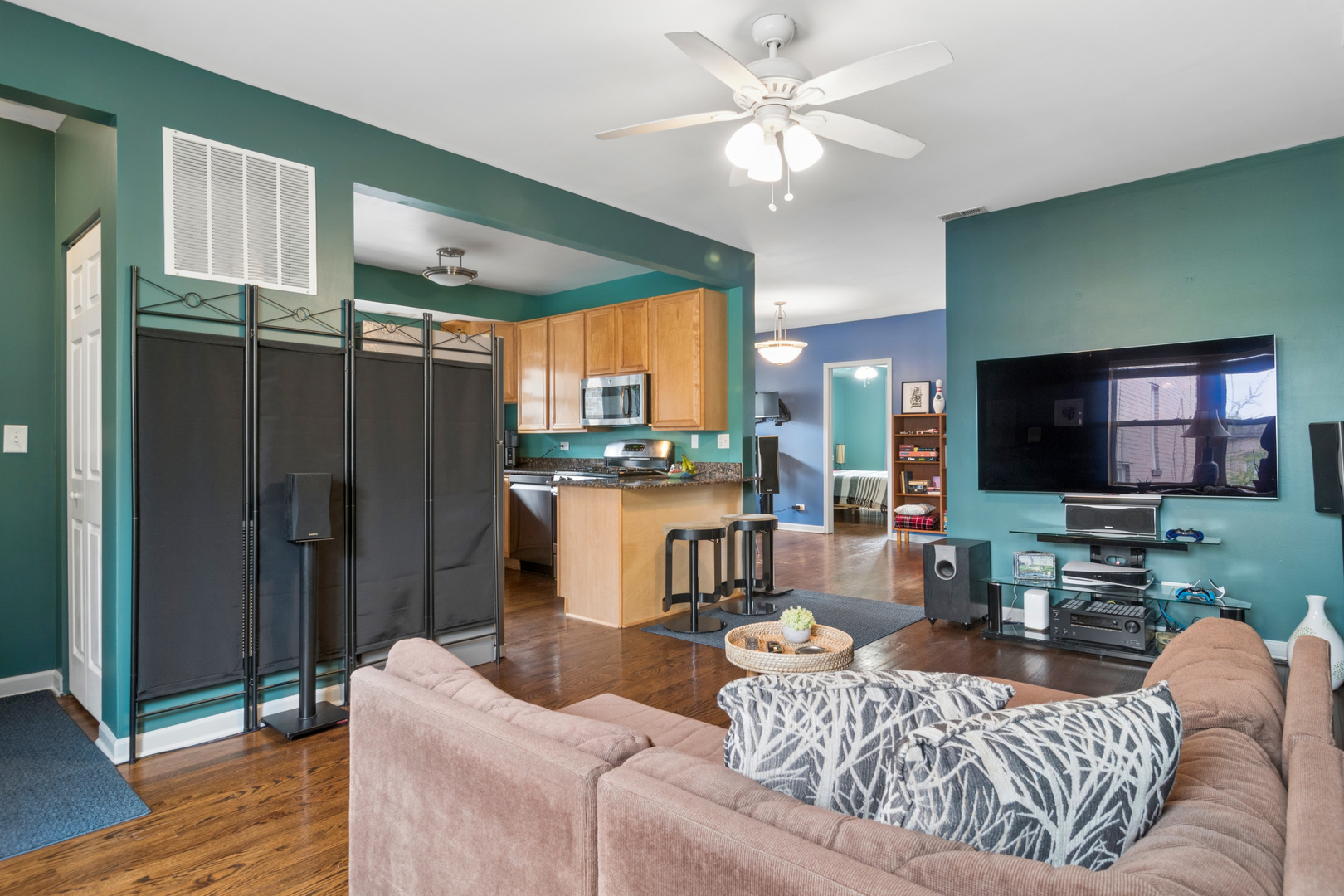 2320 W Rosemont Avenue Unit: 3