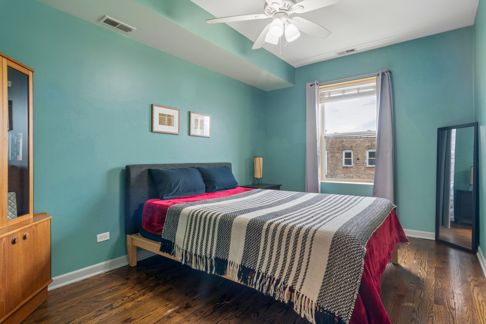 2320 W Rosemont Avenue Unit: 3