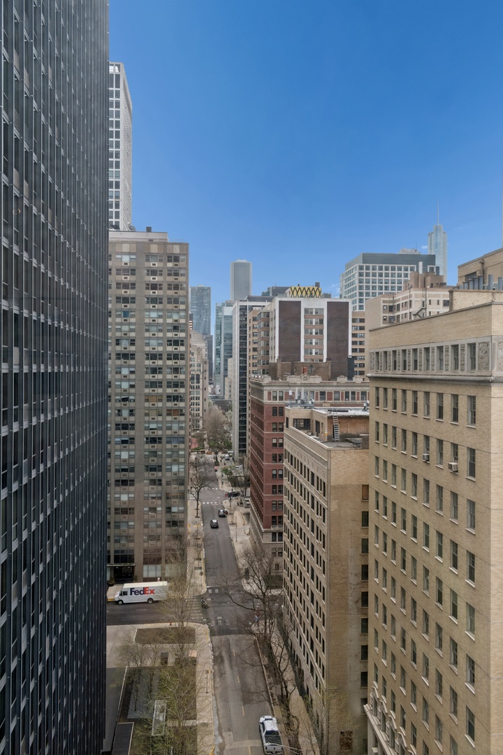 990 N LAKE SHORE Drive Unit: 16C