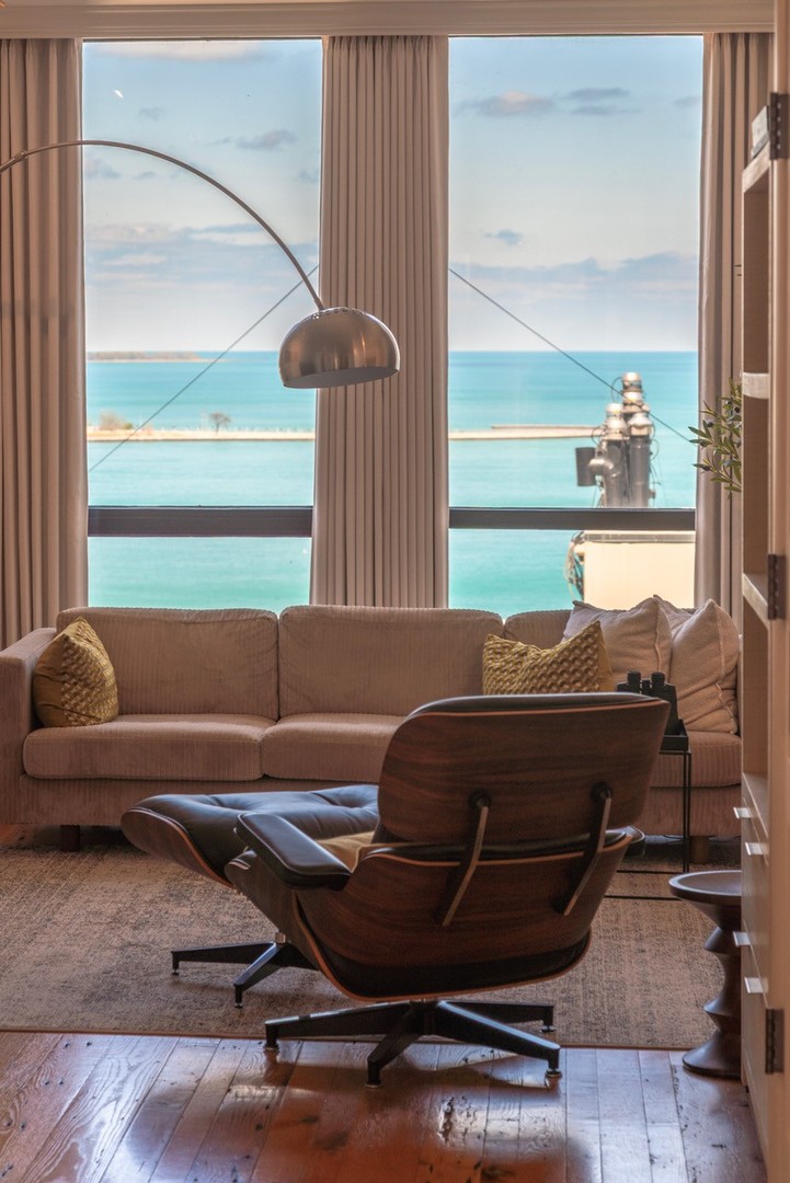 990 N LAKE SHORE Drive Unit: 16C