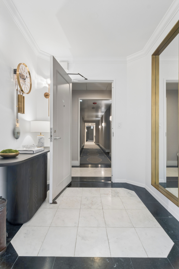 990 N LAKE SHORE Drive Unit: 16C