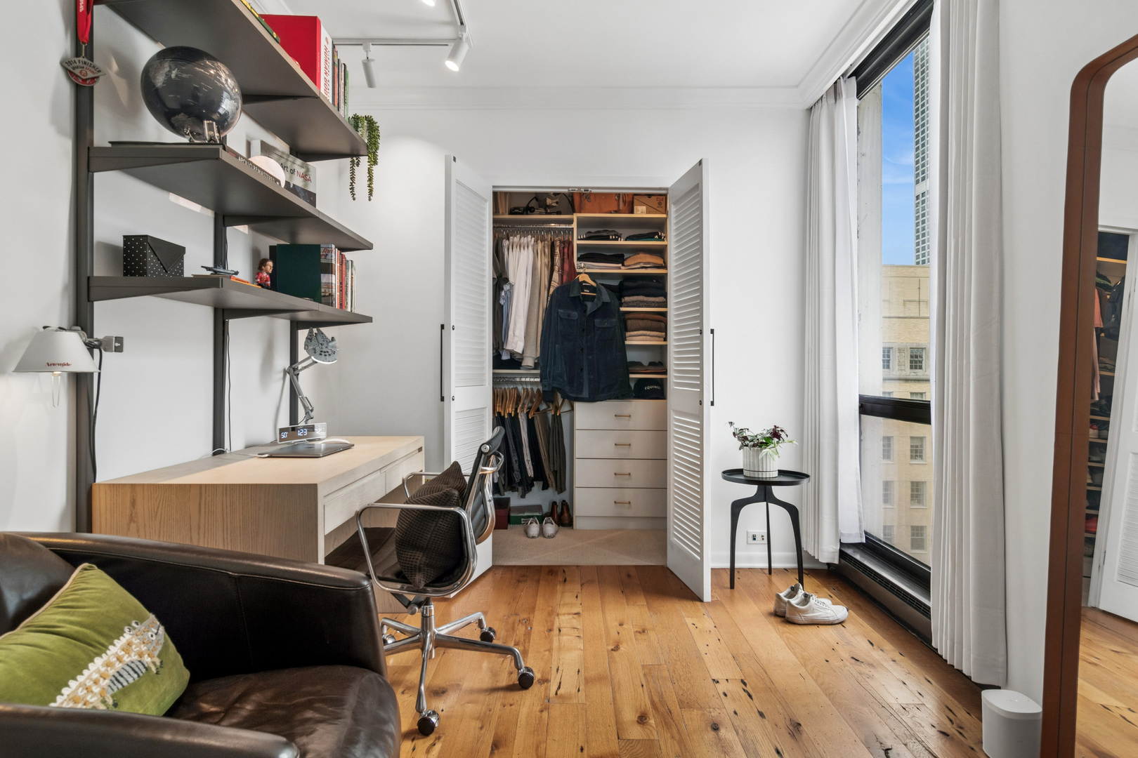 990 N LAKE SHORE Drive Unit: 16C