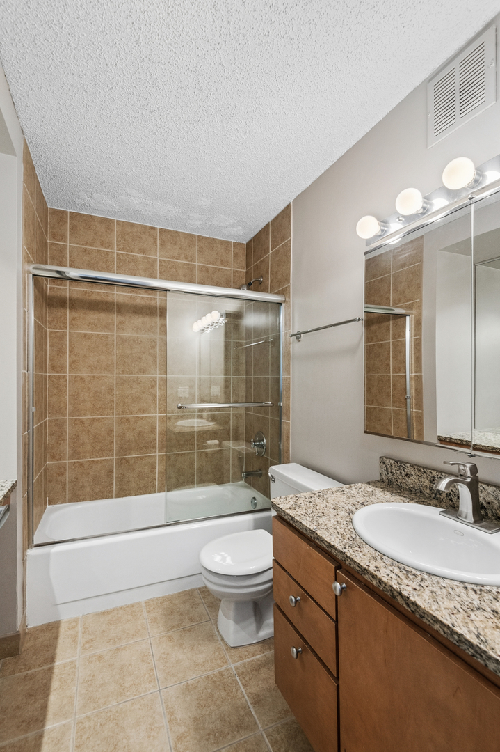 30 E Huron Street Unit: 2204