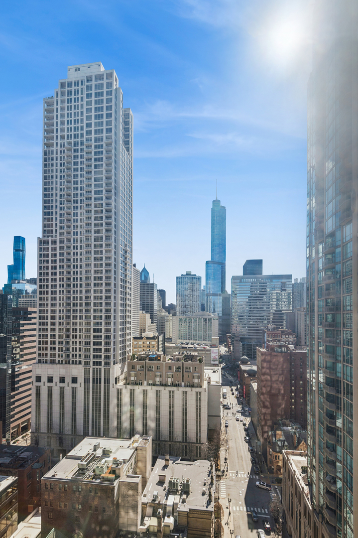 30 E Huron Street Unit: 2204