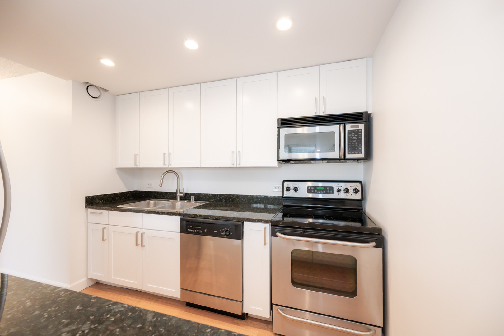 30 E Huron Street Unit: 2204