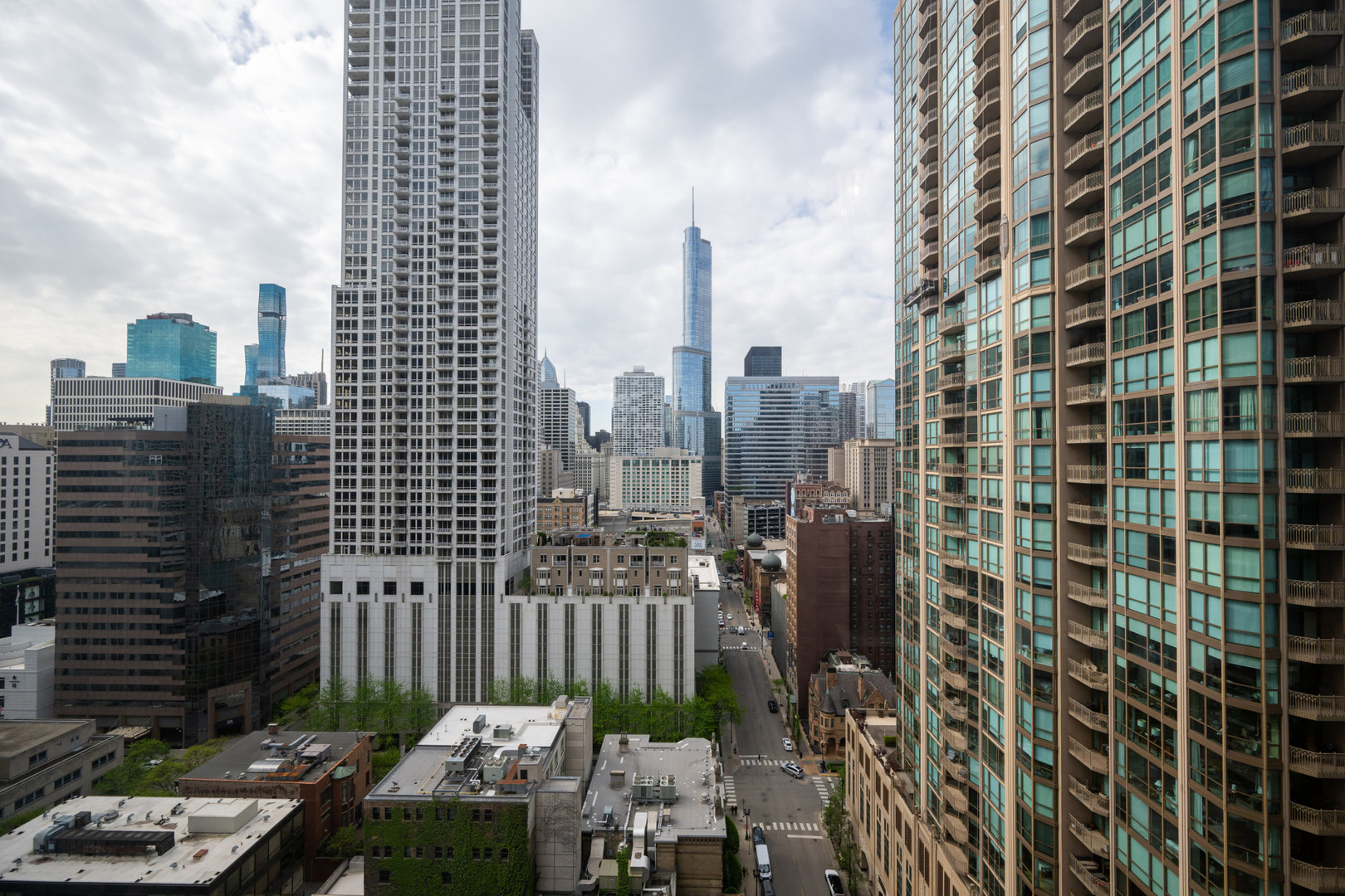 30 E Huron Street Unit: 2204