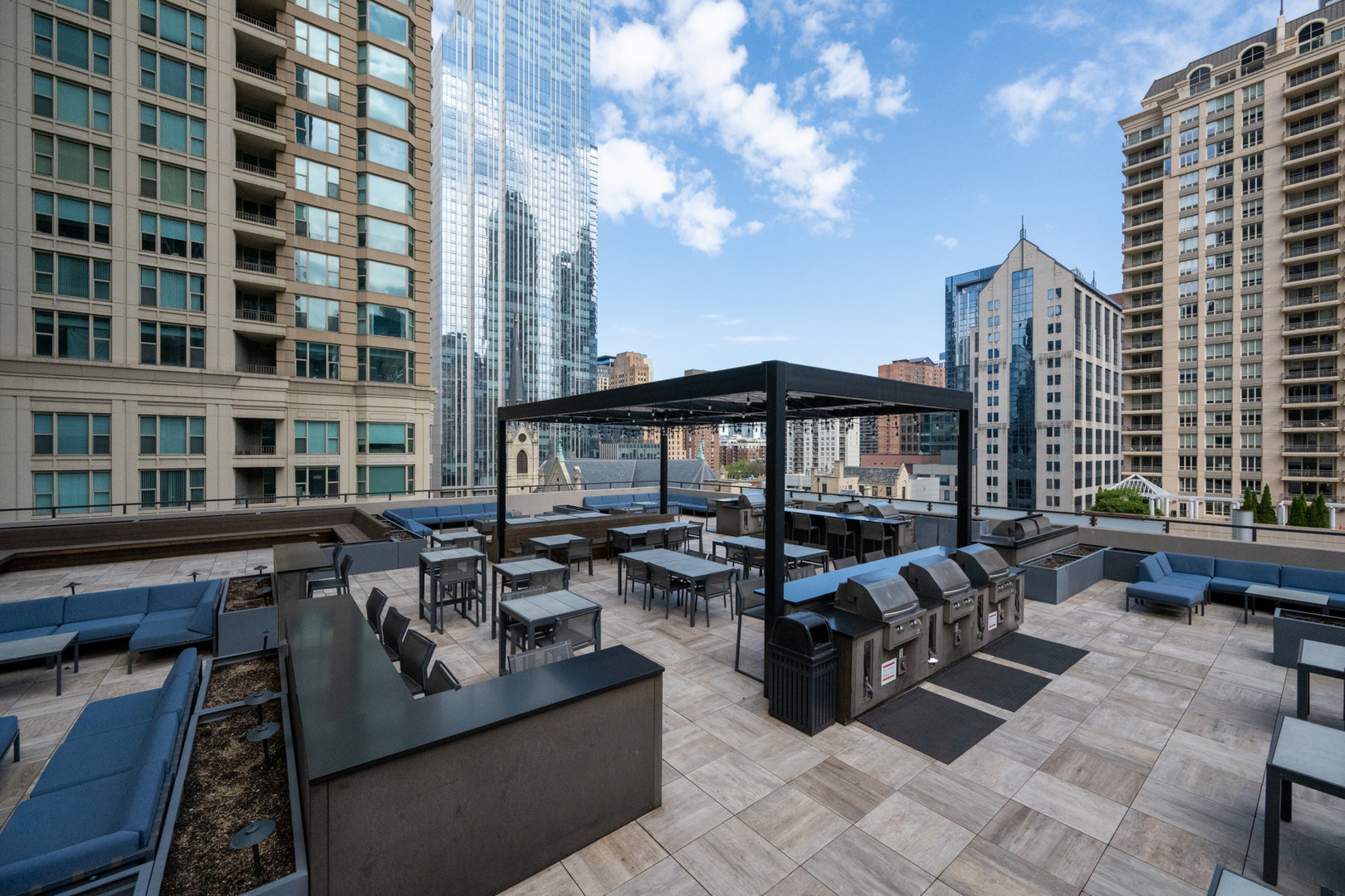 30 E Huron Street Unit: 2204