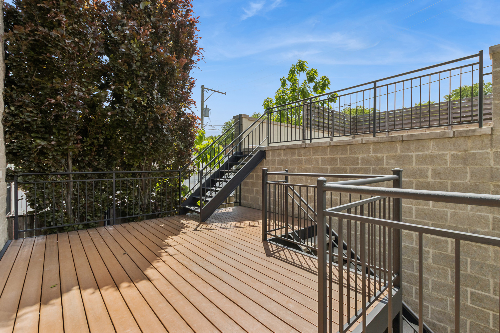 2447 W Winona Street