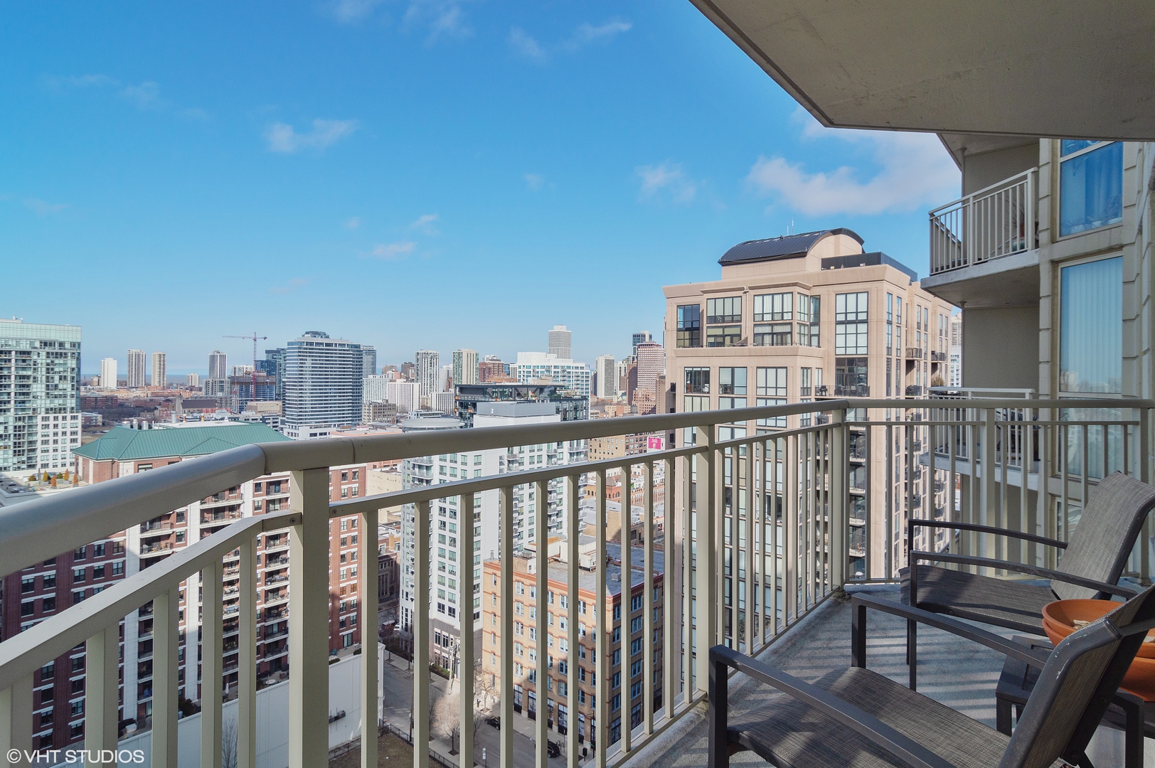 645 N KINGSBURY Street Unit: 2205