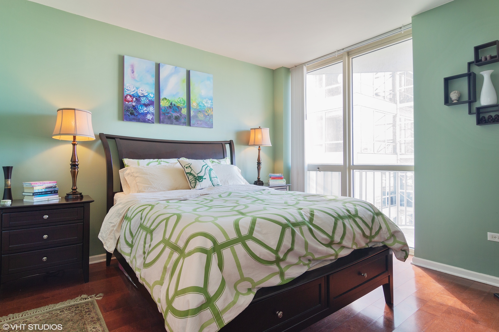 645 N KINGSBURY Street Unit: 2205