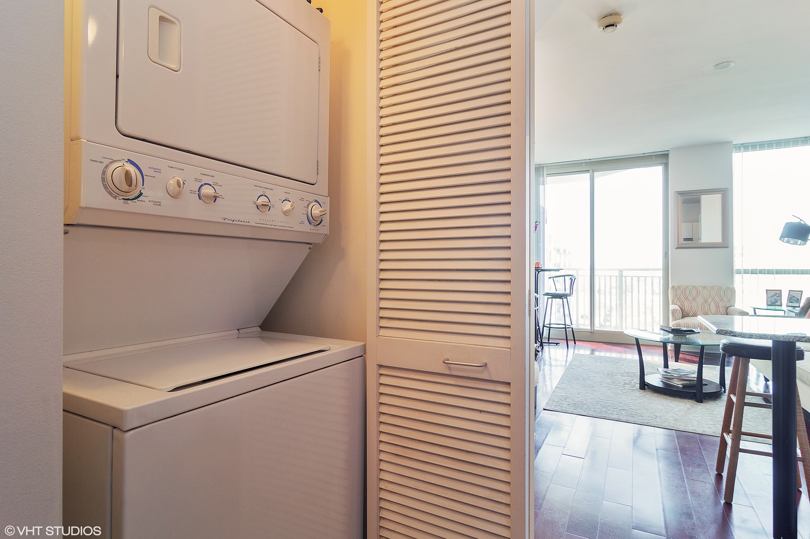645 N KINGSBURY Street Unit: 2205