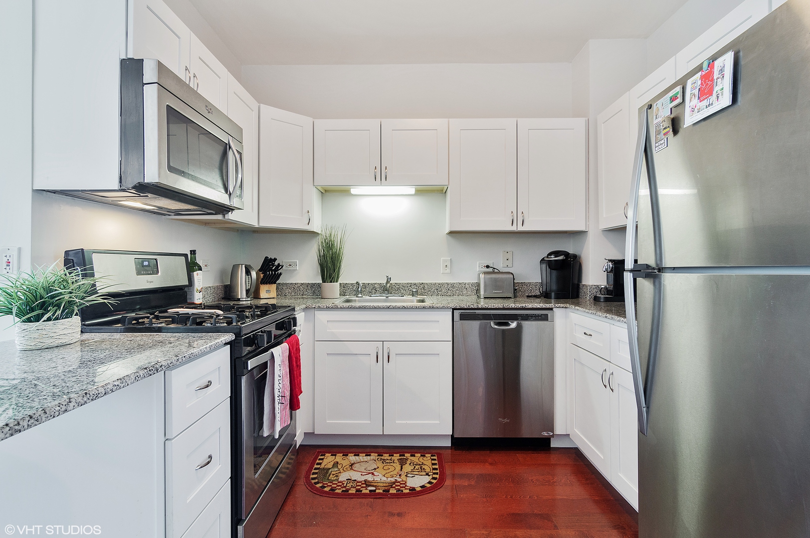 645 N KINGSBURY Street Unit: 2205