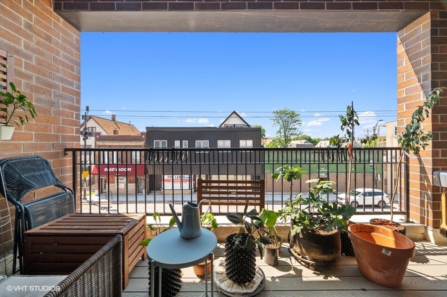 3016 W BELMONT Avenue Unit: 2W