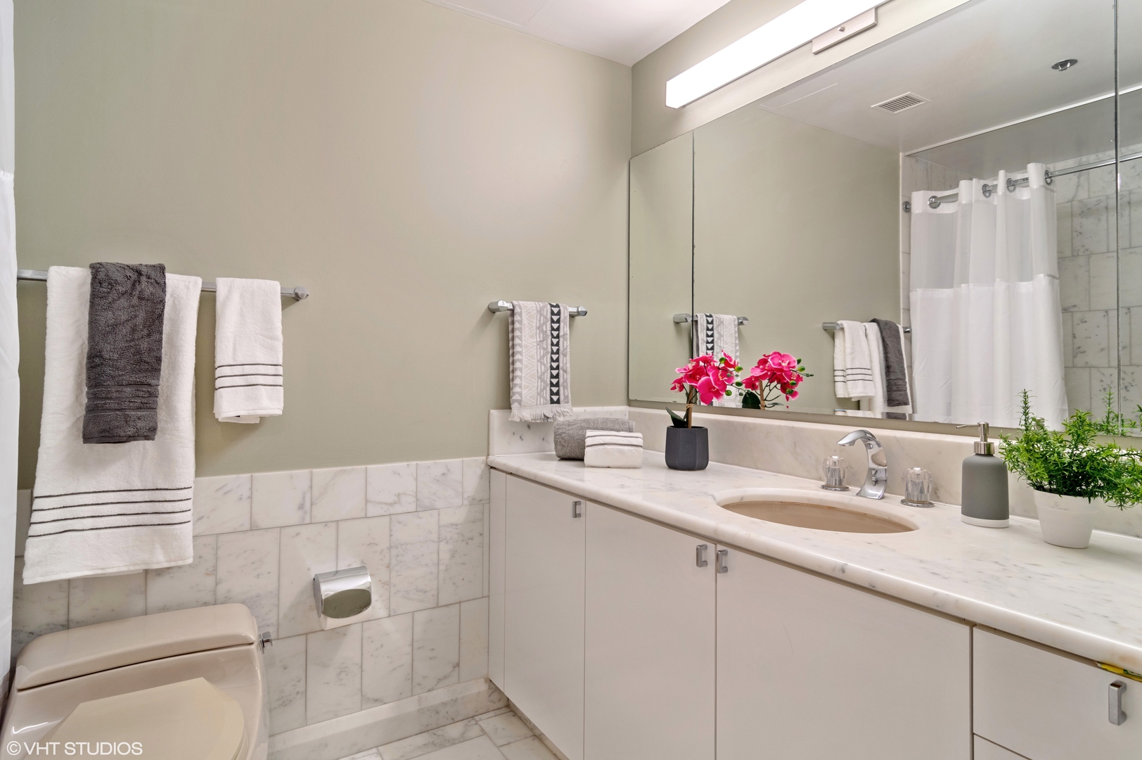 161 E Chicago Avenue Unit: 38G