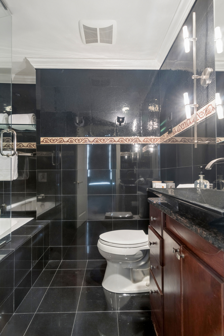 550 W Surf Street Unit: 609