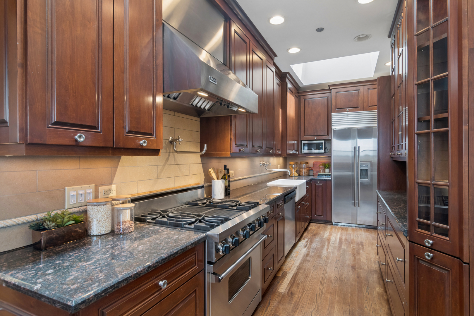 550 W Surf Street Unit: 609