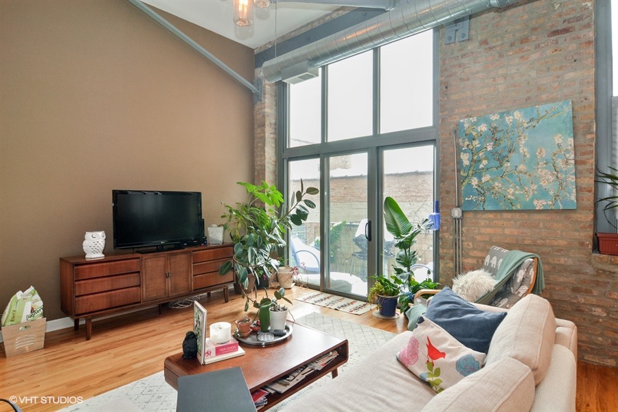 824 W Superior Street Unit: 410