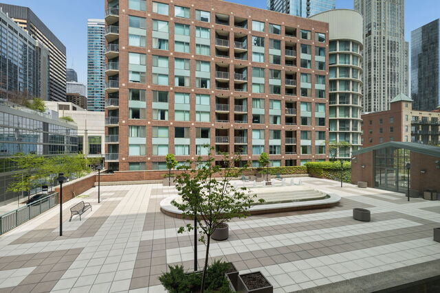 480 N MCCLURG Court Unit: 413