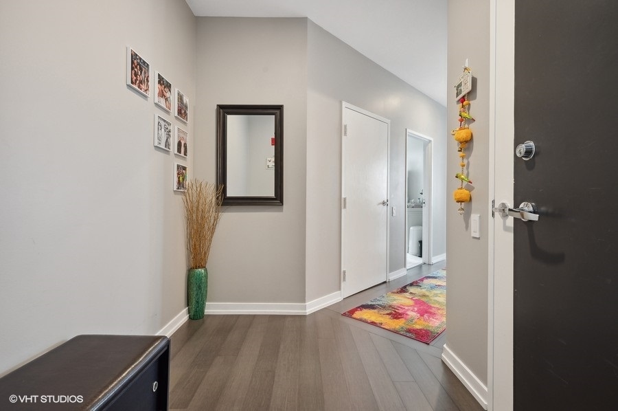 653 N Kingsbury Street Unit: 1401
