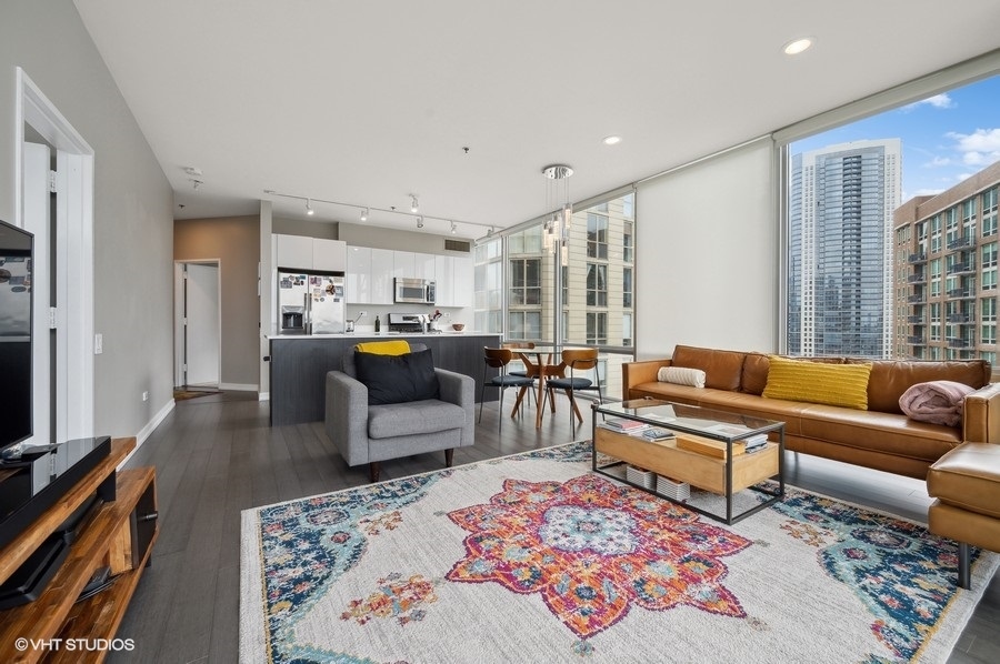653 N Kingsbury Street Unit: 1401
