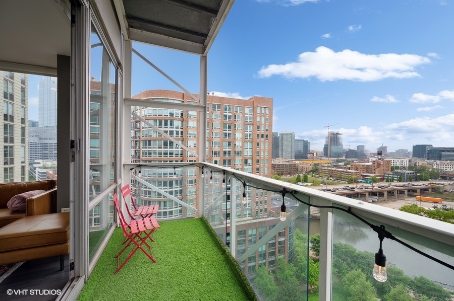 653 N Kingsbury Street Unit: 1401