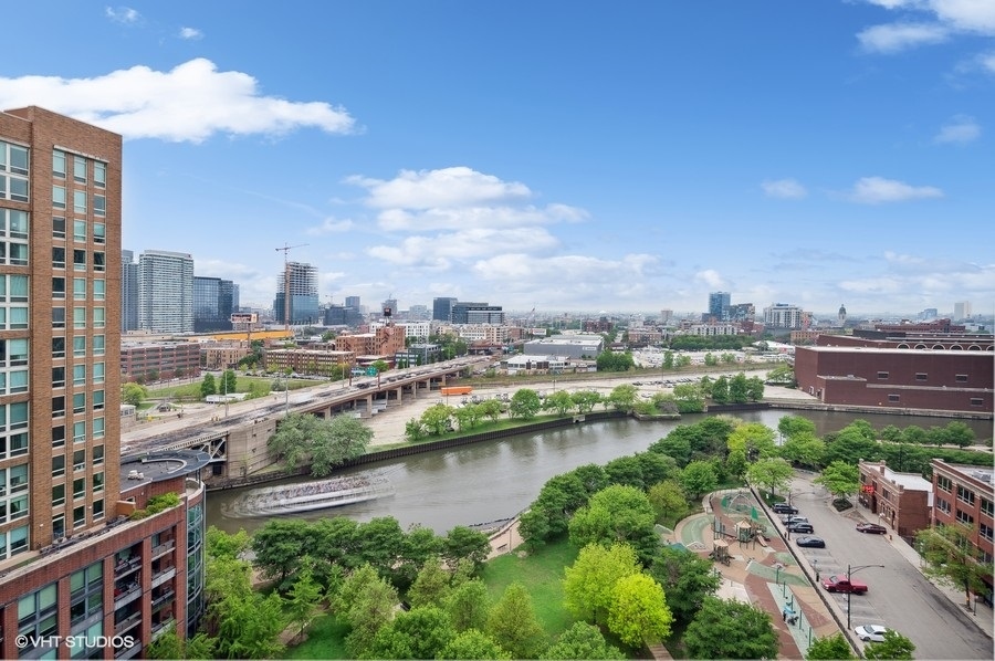653 N Kingsbury Street Unit: 1401