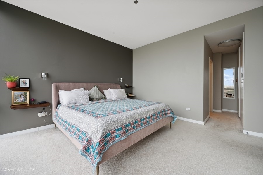 653 N Kingsbury Street Unit: 1401