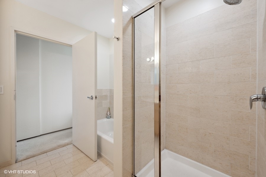 653 N Kingsbury Street Unit: 1401