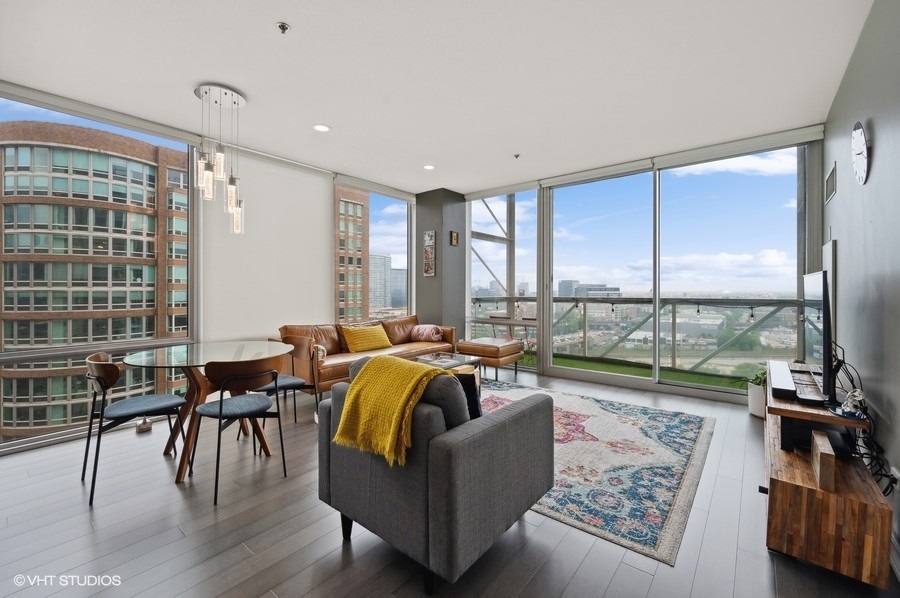 653 N Kingsbury Street Unit: 1401
