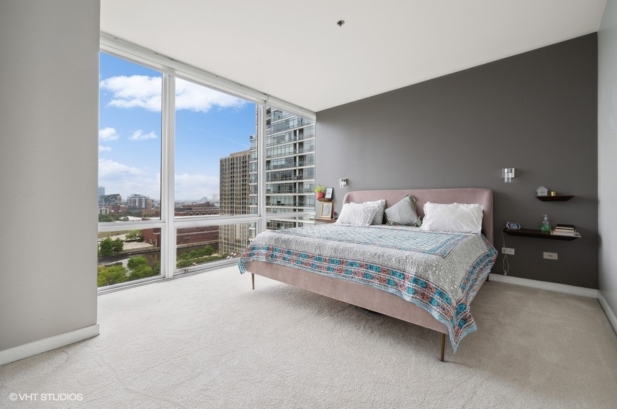 653 N Kingsbury Street Unit: 1401