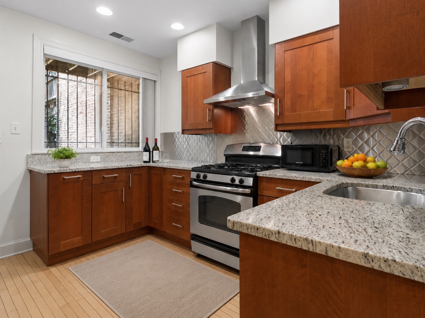 2838 N Sheffield Avenue Unit: 2
