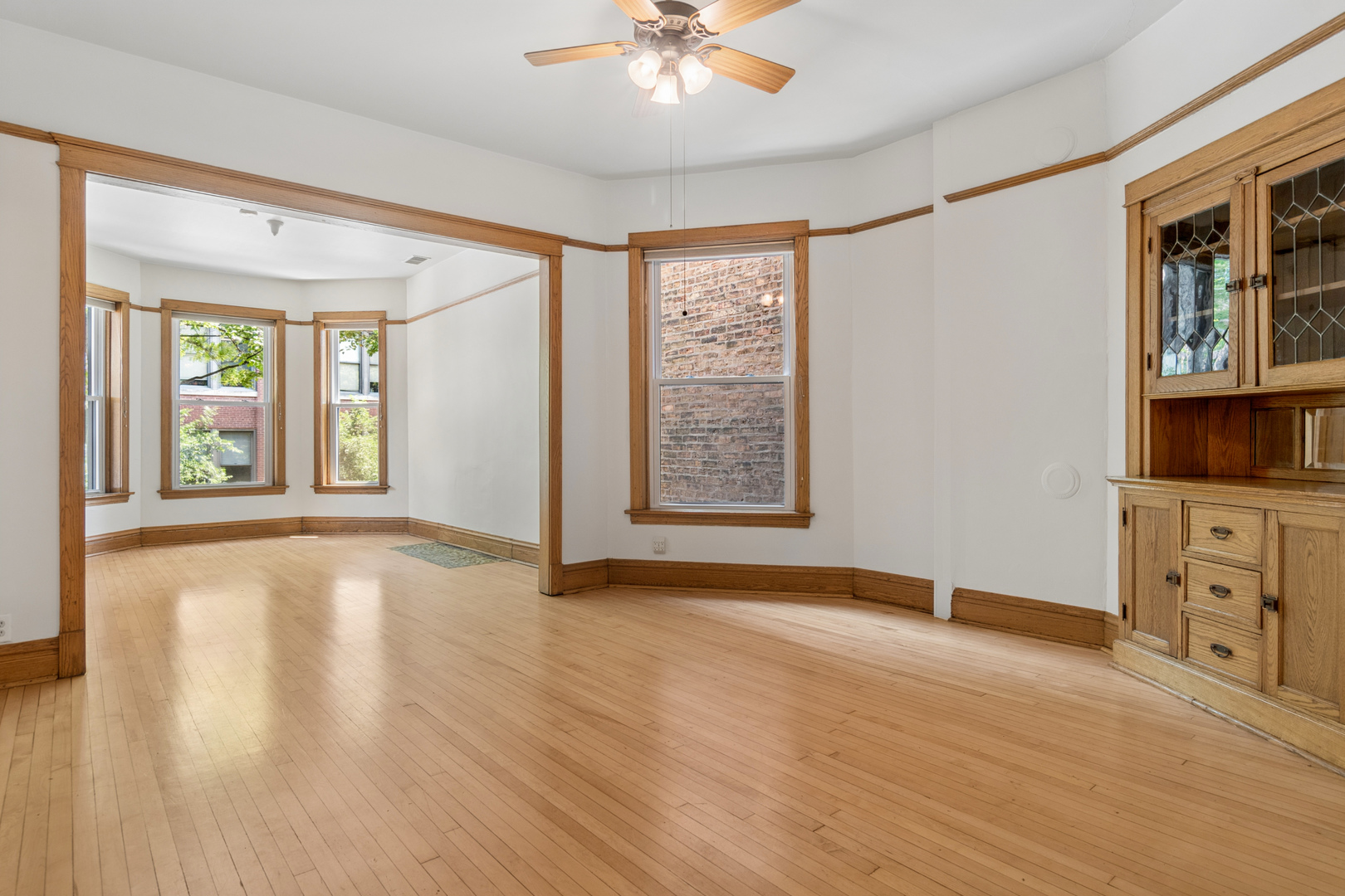 2838 N Sheffield Avenue Unit: 2
