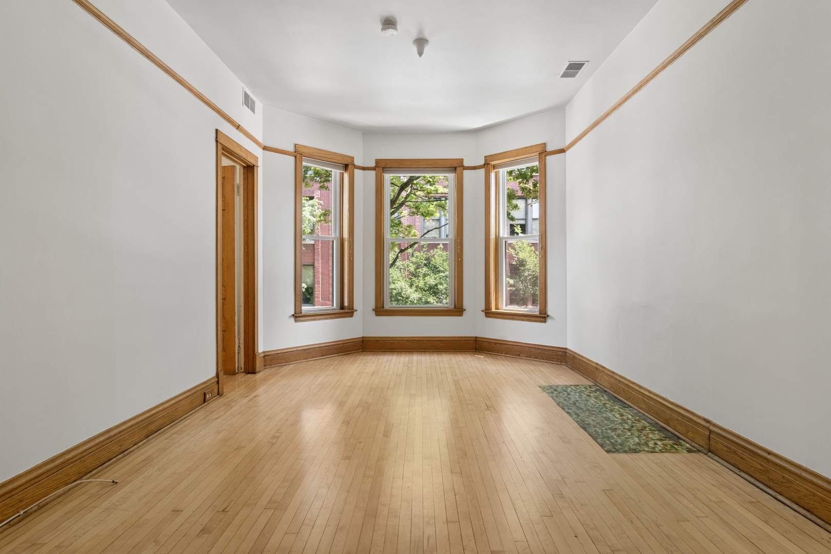 2838 N Sheffield Avenue Unit: 2