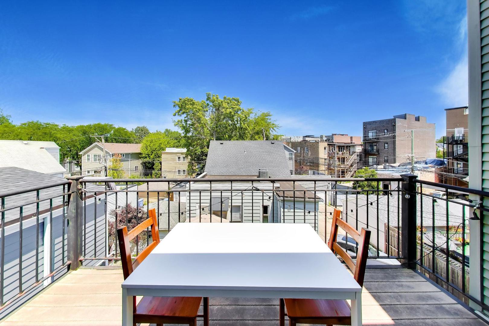 2046 W Cuyler Avenue Unit: 3W