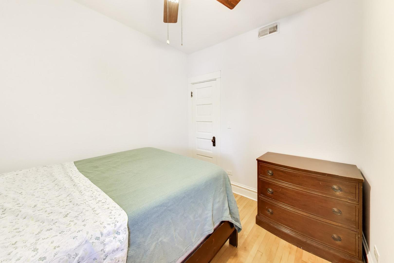2046 W Cuyler Avenue Unit: 3W