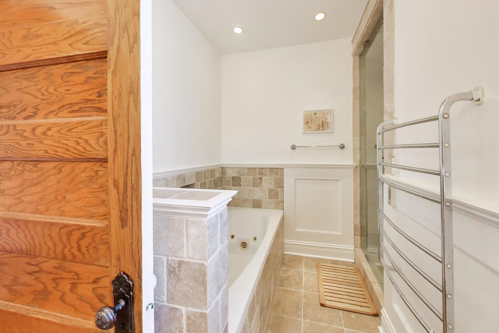 2046 W Cuyler Avenue Unit: 3W