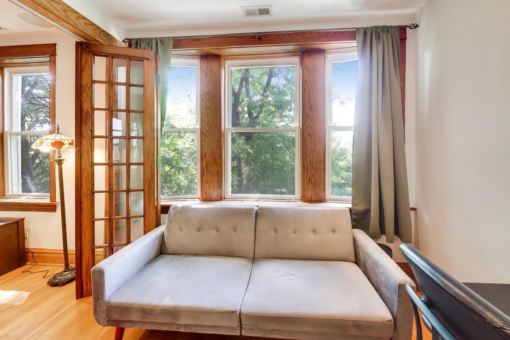 2046 W Cuyler Avenue Unit: 3W