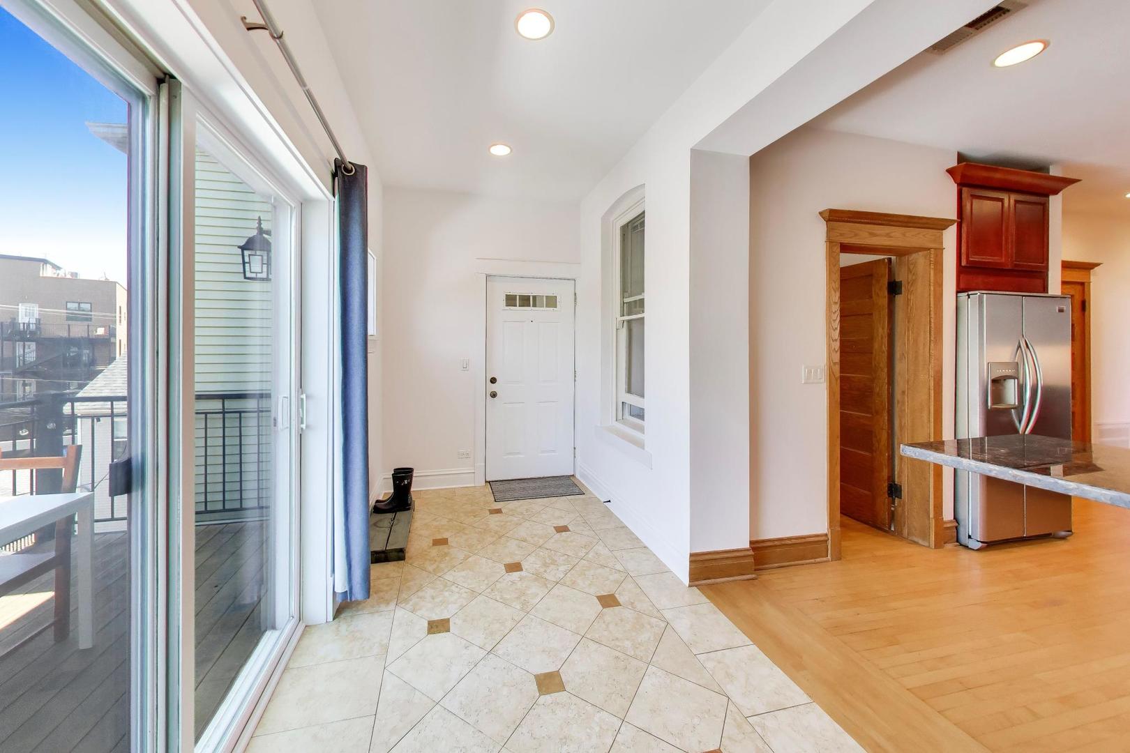 2046 W Cuyler Avenue Unit: 3W