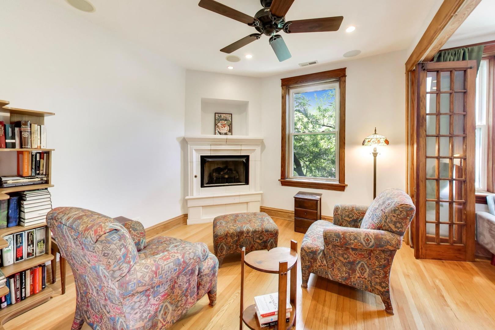 2046 W Cuyler Avenue Unit: 3W