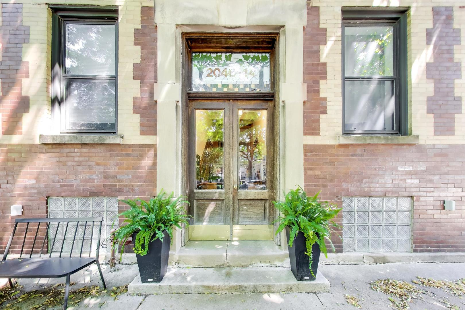 2046 W Cuyler Avenue Unit: 3W