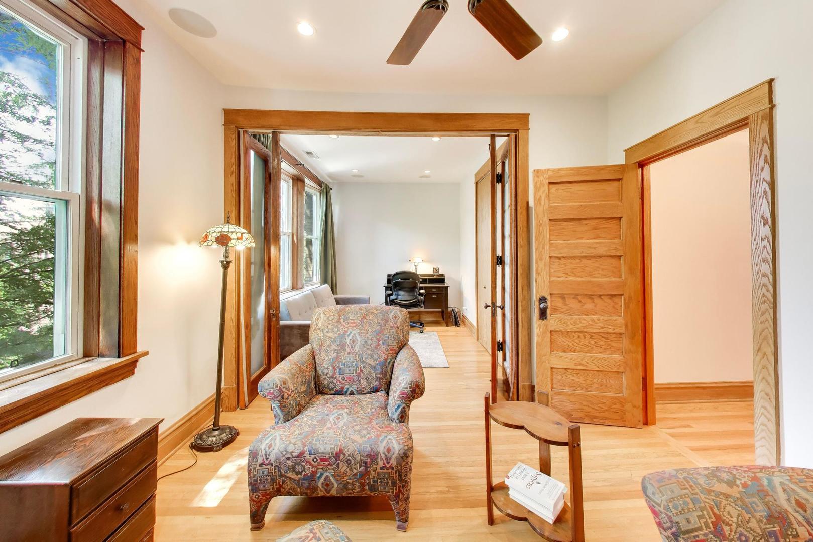 2046 W Cuyler Avenue Unit: 3W