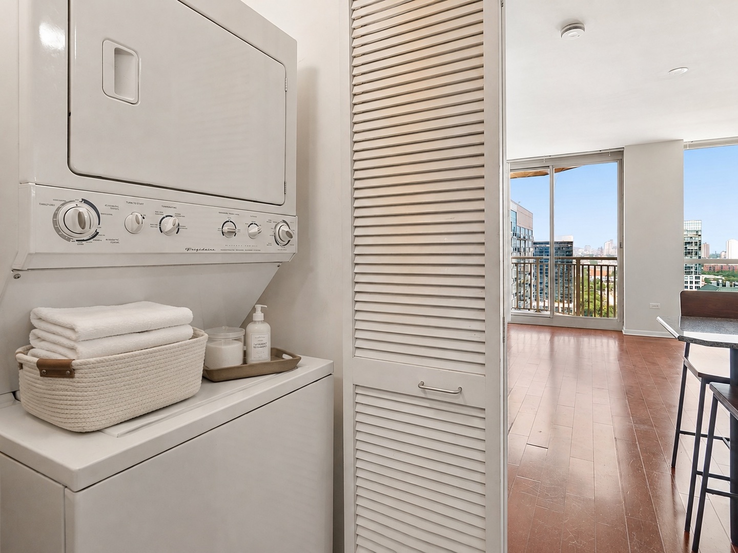645 N KINGSBURY Street Unit: 2205