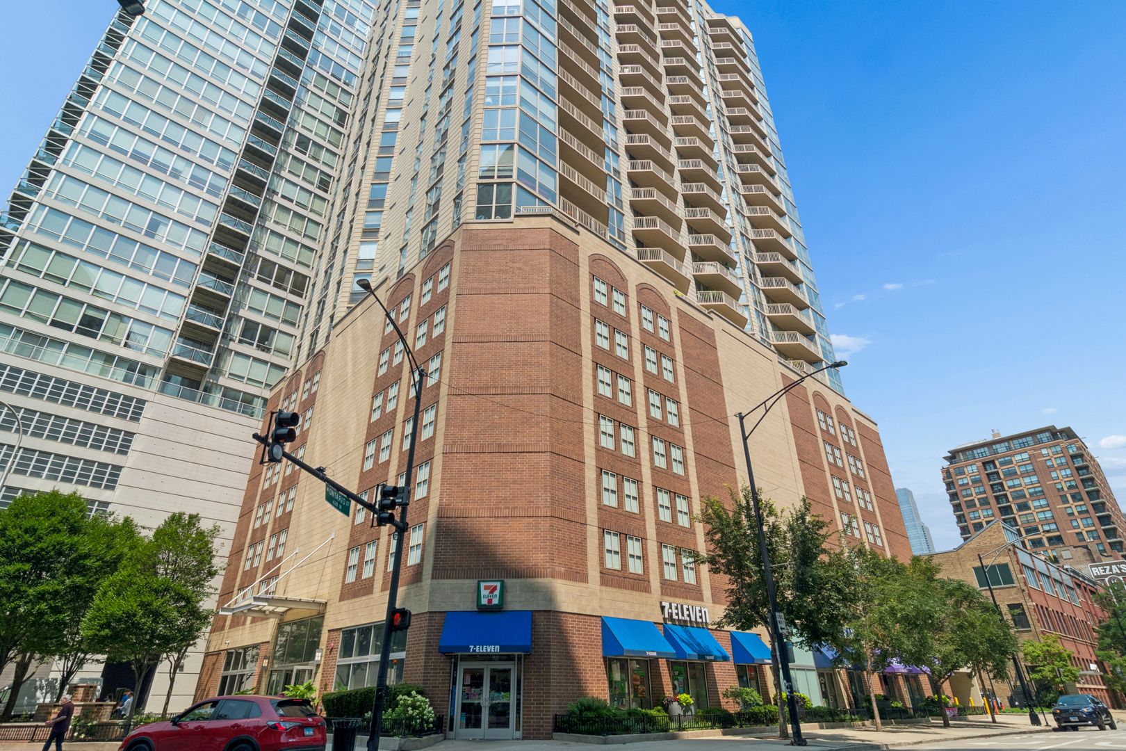 645 N KINGSBURY Street Unit: 2205