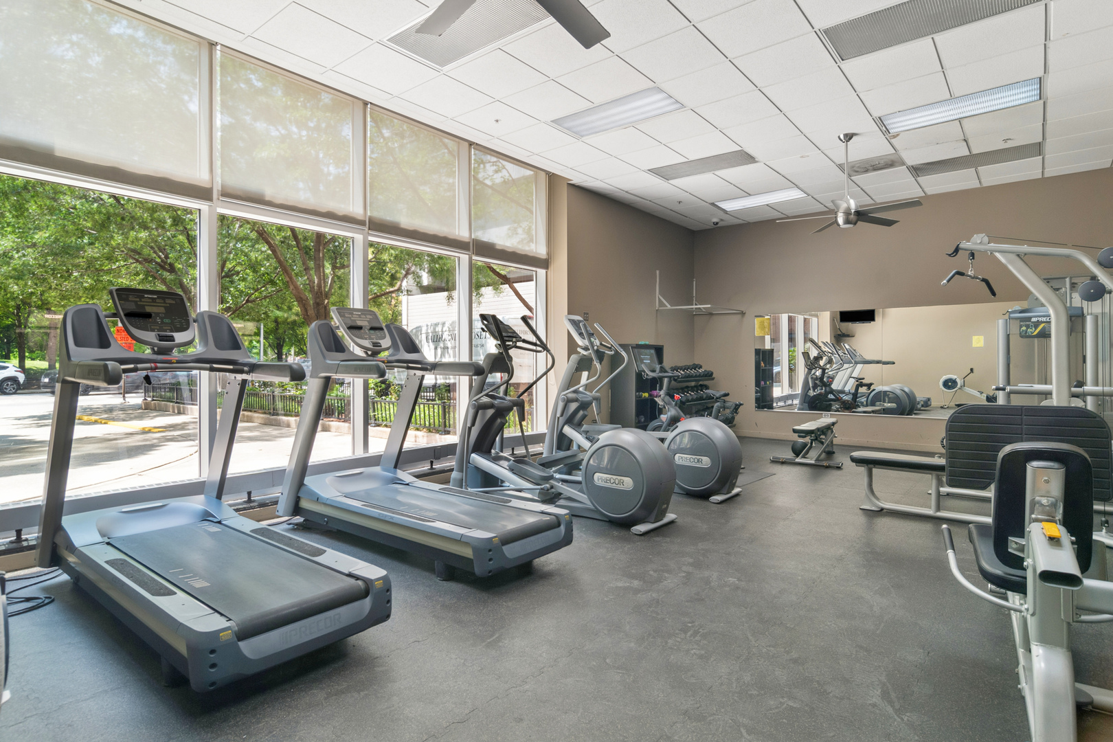 645 N KINGSBURY Street Unit: 2205