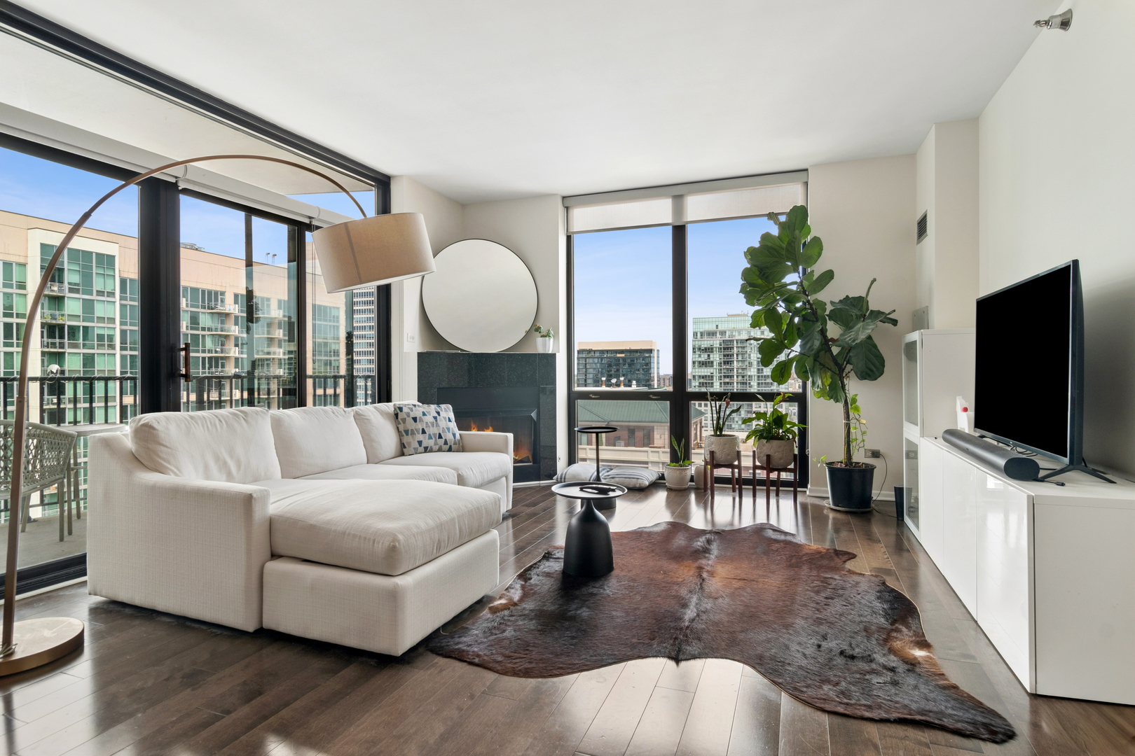 435 W Erie Street Unit: 1908