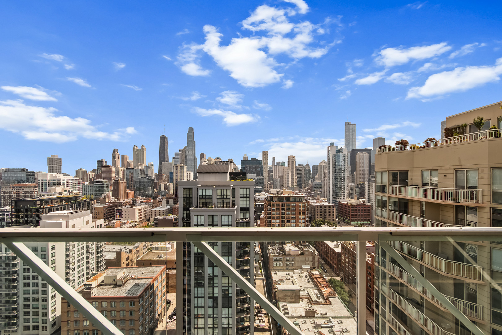 653 N Kingsbury Street Unit: 2307