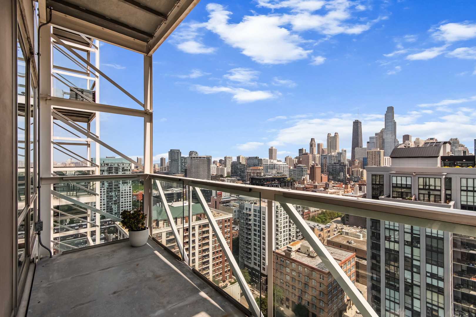 653 N Kingsbury Street Unit: 2307